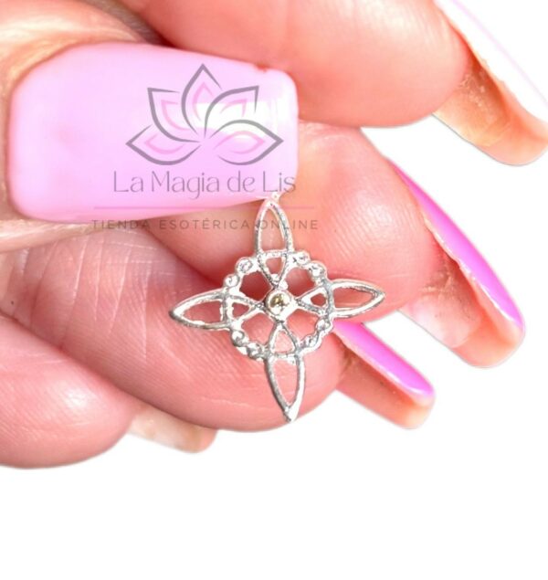 Colgante Nudo de Bruja y cadena de Plata de Ley 925