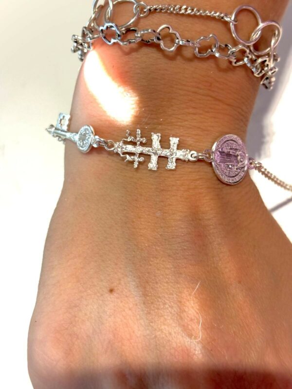 Pulsera Triple Protección: San Benito, Cruz de Caravaca y Llave de San Benito Plata de Ley 925 - Imagen 2