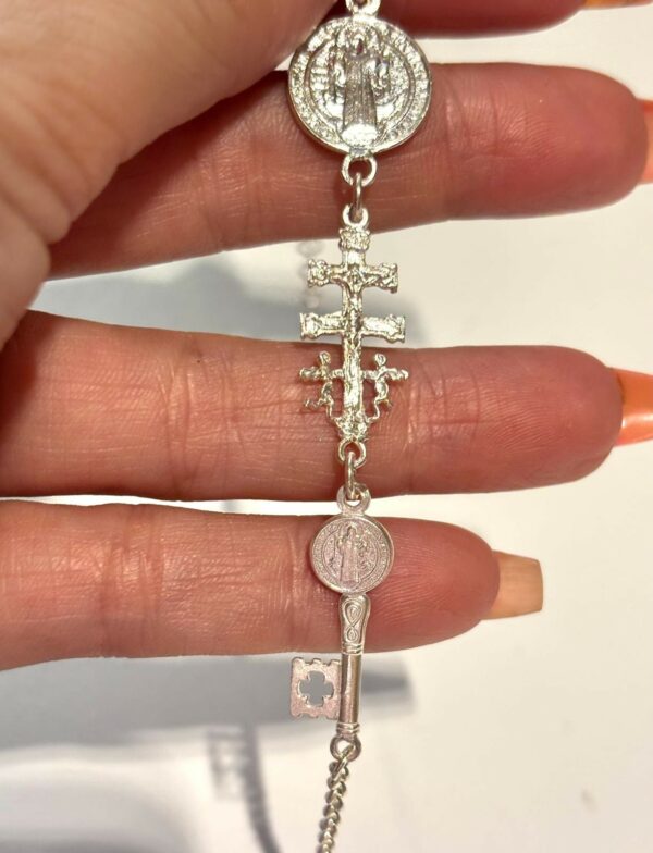 Pulsera Triple Protección: San Benito, Cruz de Caravaca y Llave de San Benito Plata de Ley 925 - Imagen 3