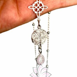 Collar Triple Protección: Nudo de Bruja, San Benito y Milagrosa Plata de Ley 925