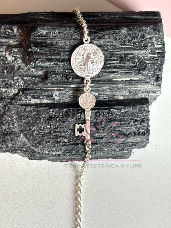 Pulsera Doble Protección Medalla y Llave San Benito de Plata de Ley 925 - Imagen 4